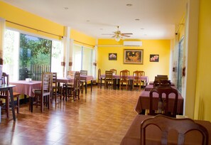 Breakfast area - Raiwin Buri Resort (Phrae)