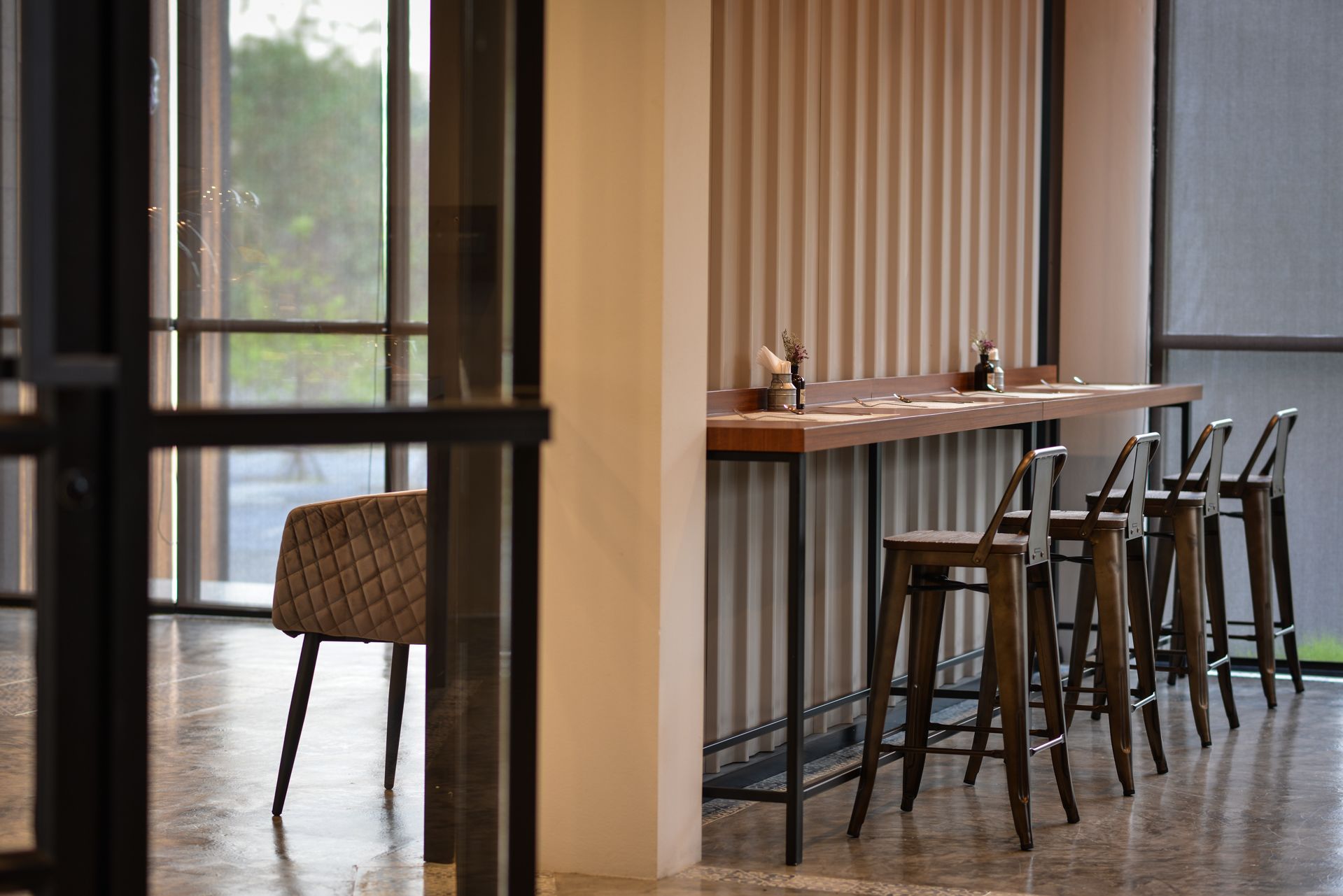 breakfast, lunch, dinner served; local and international cuisine