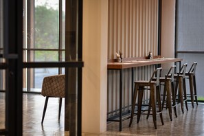Breakfast, lunch and dinner served - The Chill at Krabi Hotel (Krabi)