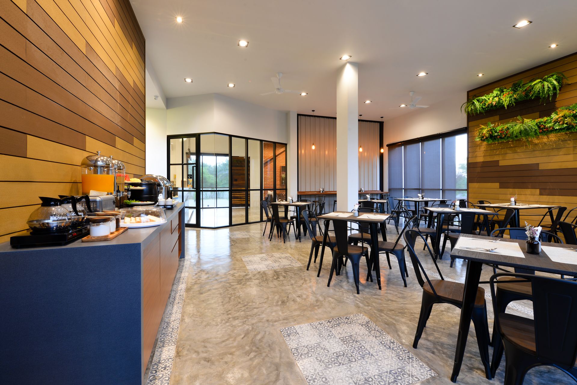 breakfast, lunch, dinner served; local and international cuisine