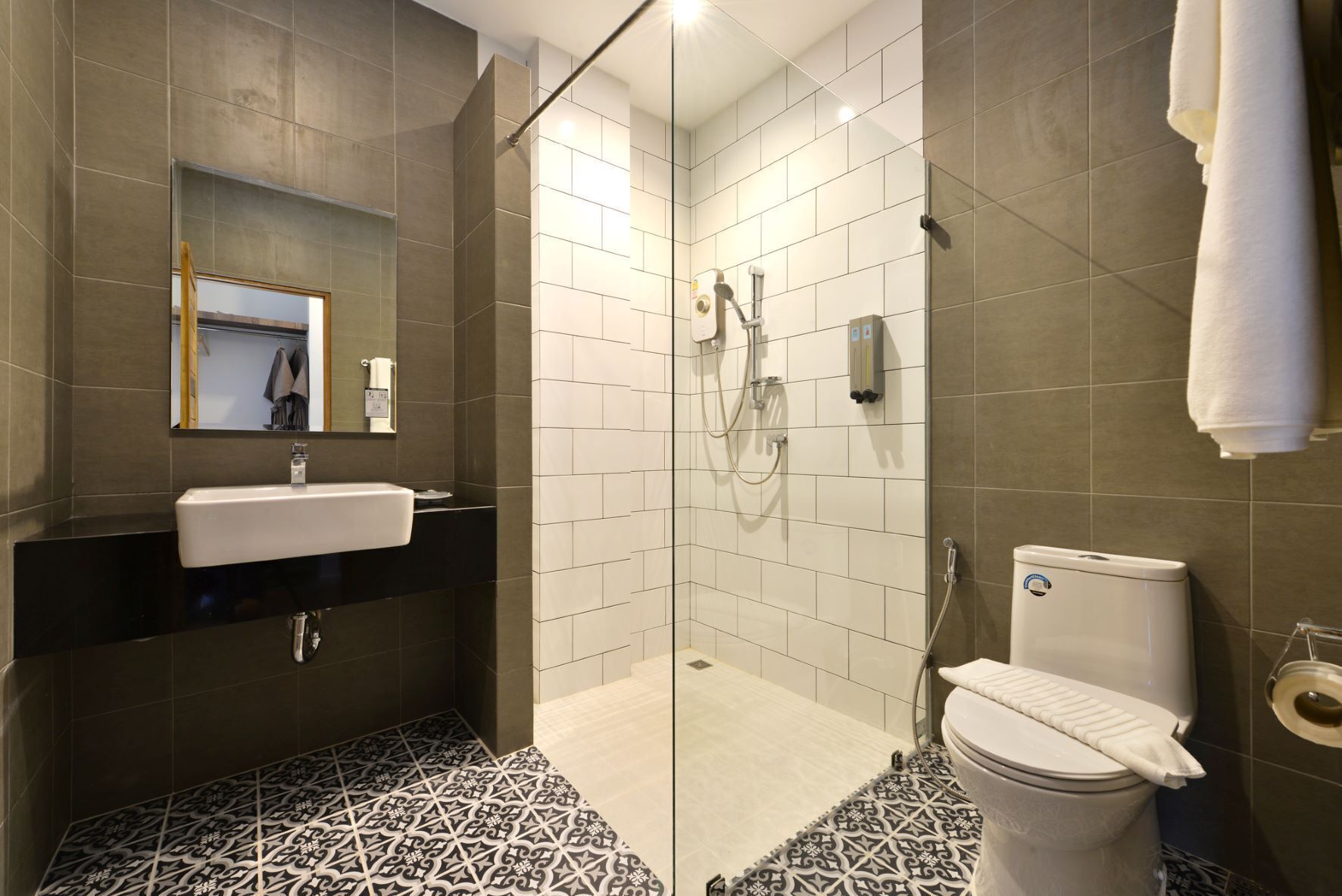 shower, free toiletries, hair dryer, towels