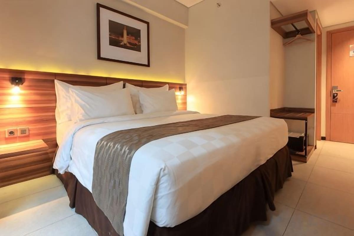 Premium bedding, minibar, in-room safe, desk