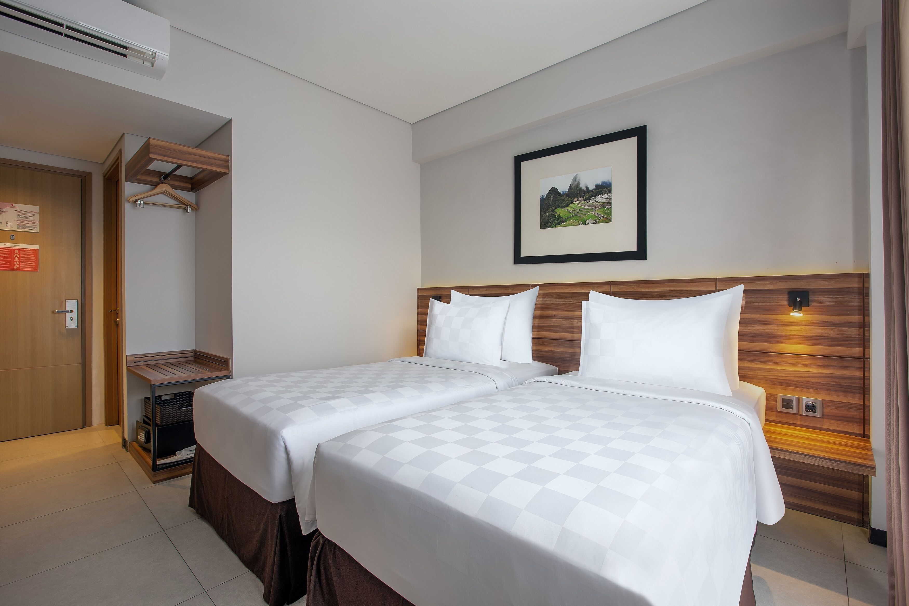 Deluxe Twin | Premium bedding, minibar, in-room safe, desk