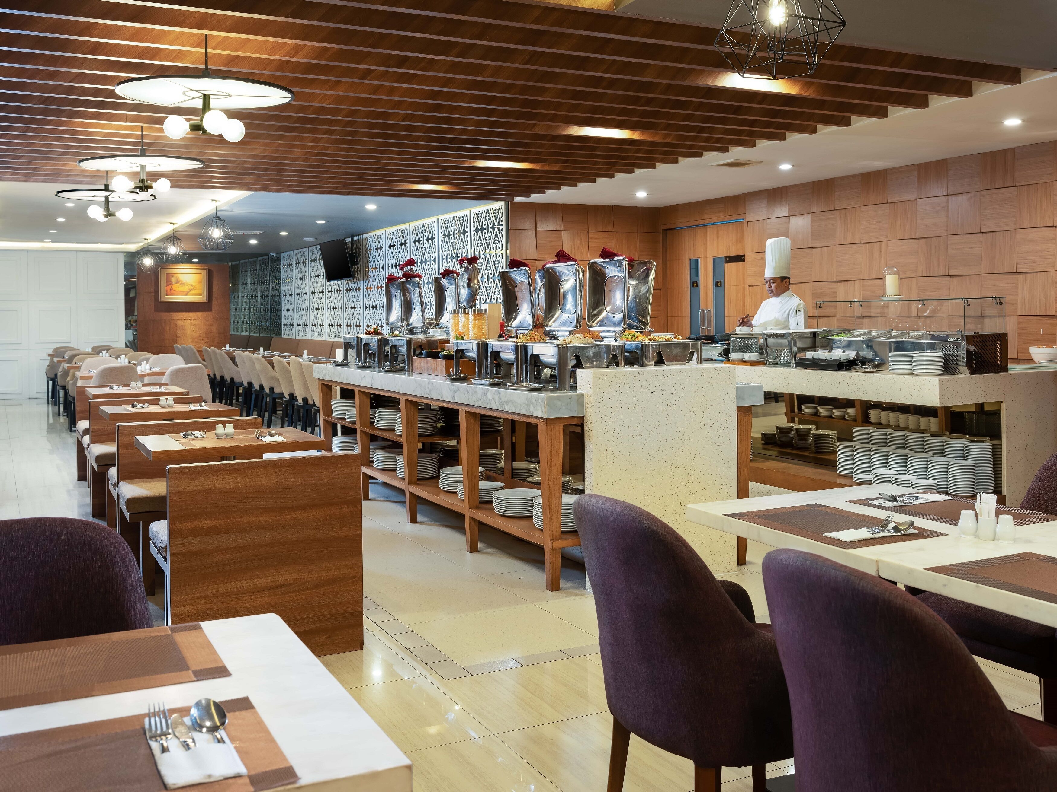 Café da manhã com buffet mediante uma taxa