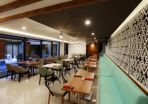 Breakfast, lunch, dinner served; local and international cuisine 