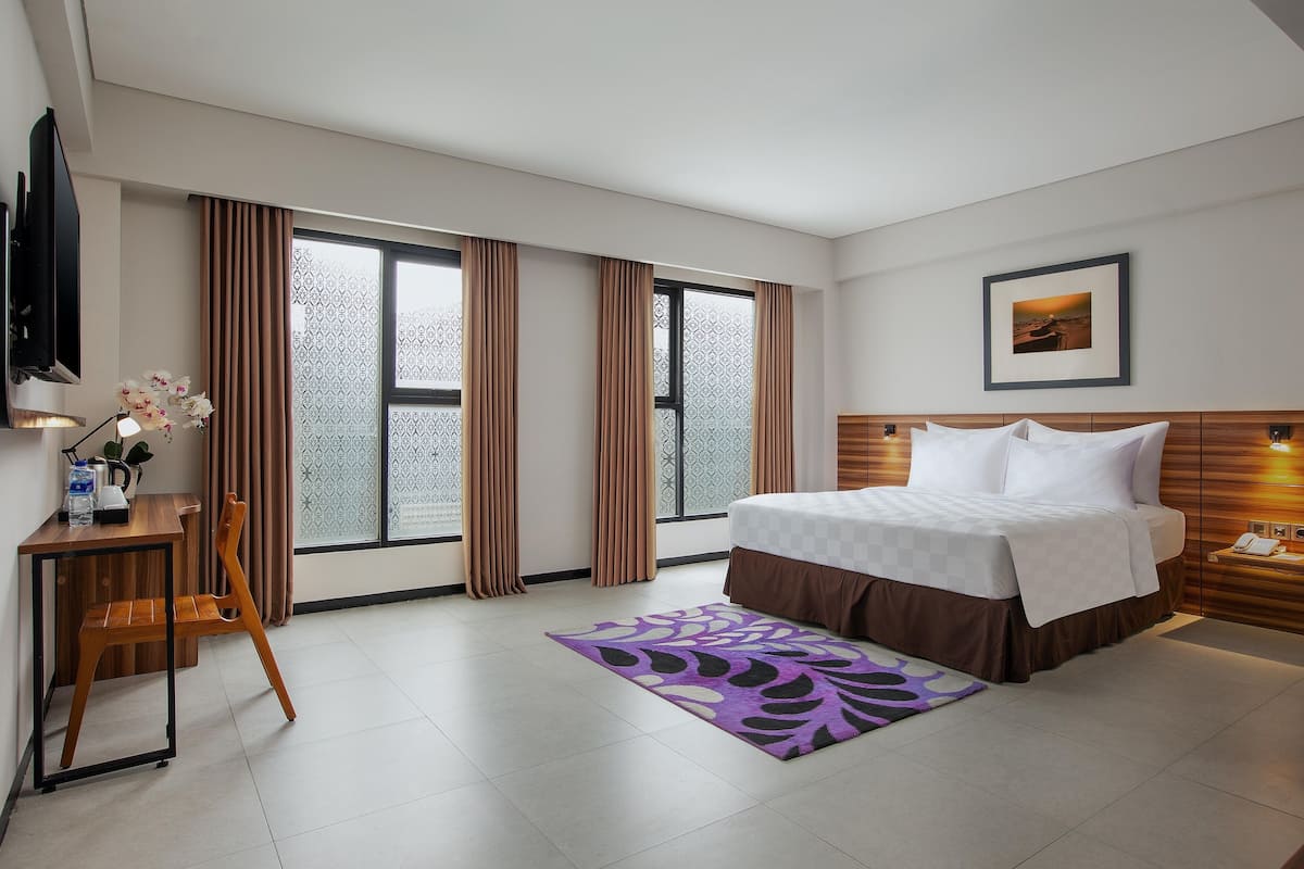 Business Suite | Premium bedding, minibar, in-room safe, desk