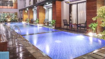 حمّام سباحة خارجي