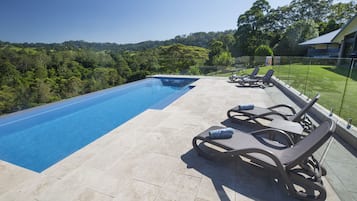 Außenpool, Liegestühle