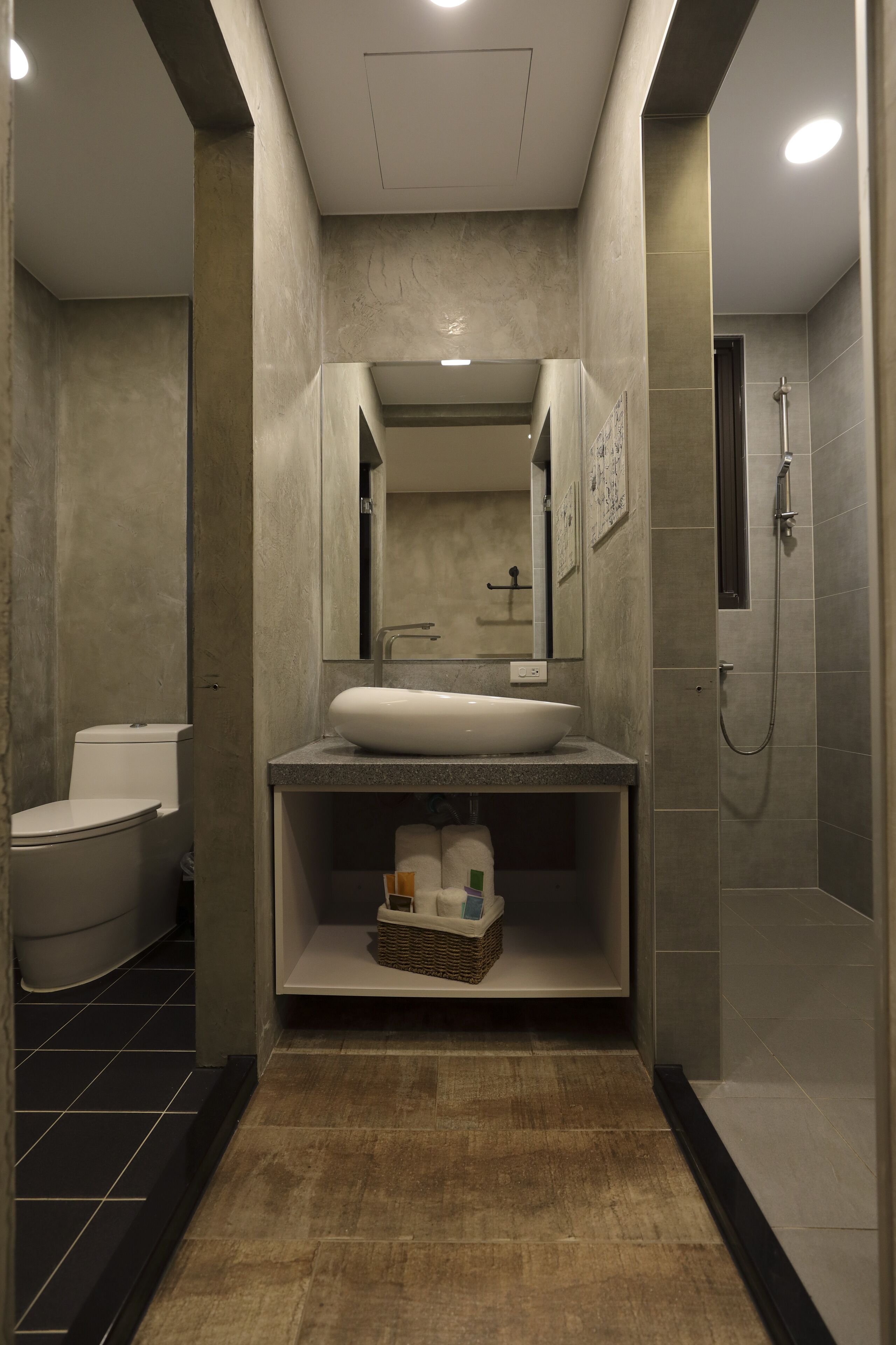 Signature Quadruple Room, Ocean View | Bathroom | Shower, free toiletries, hair dryer, slippers