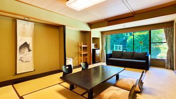 Caja de seguridad en la habitación y decoración personalizada