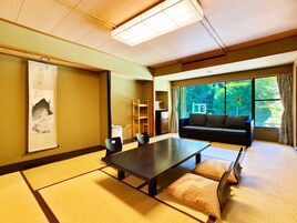 Superior Room | In-room safe, soundproofing, WiFi (free), individually decorated