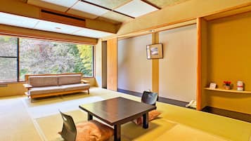 Caja de seguridad en la habitación y decoración personalizada