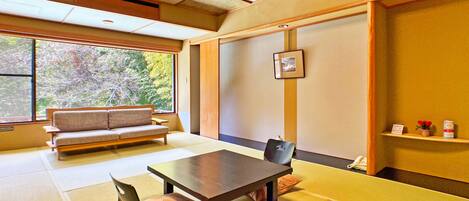 Deluxe Room | In-room safe, individually decorated, soundproofing, free WiFi