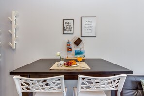 City Studio, 1 Queen Bed (1) | Room amenity