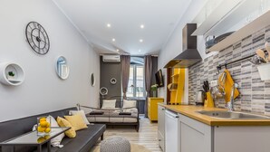 City Studio, 1 Queen Bed (3) - Main Square Studios (Rijeka)