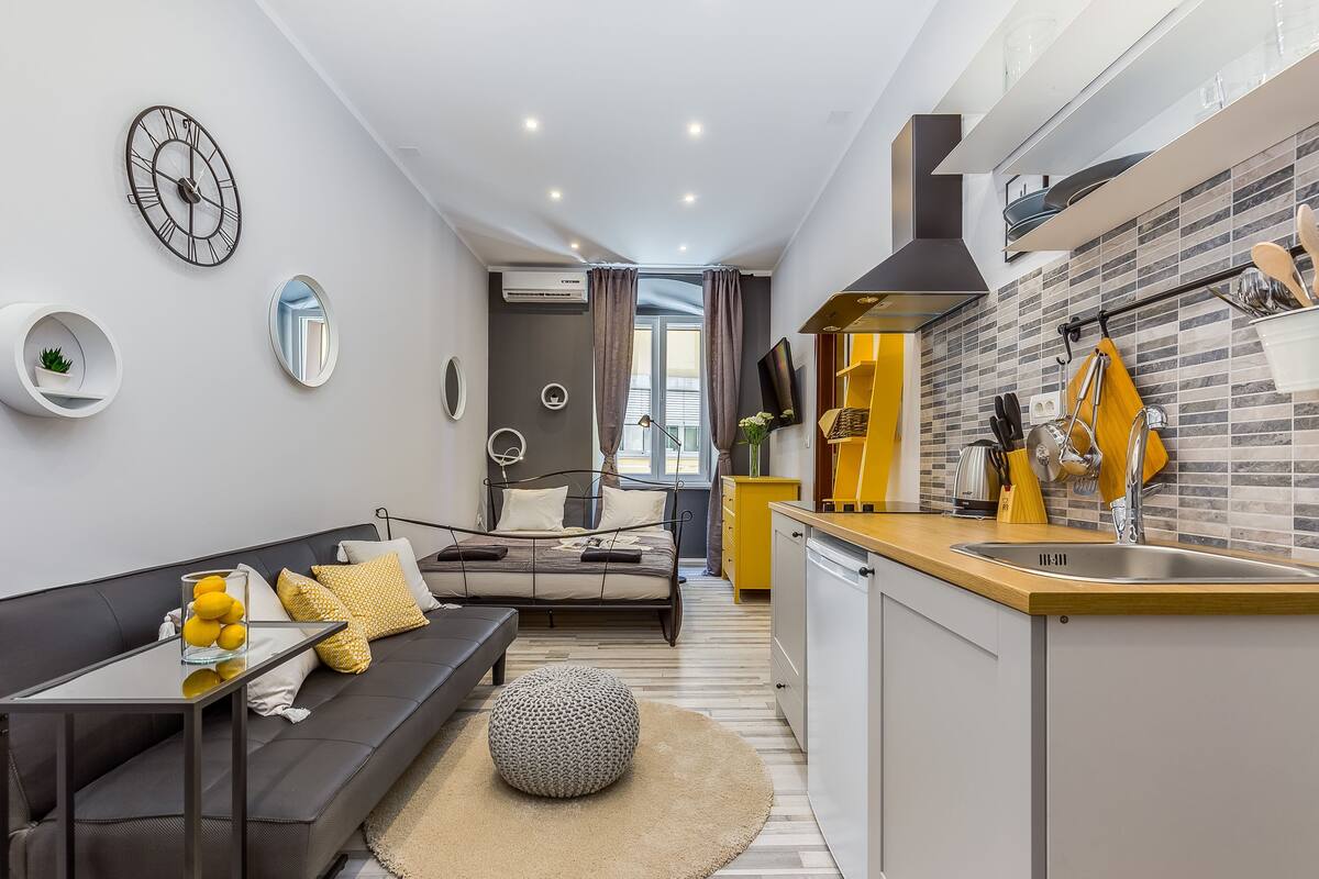 City Studio, 1 Queen Bed (3) | Desk, soundproofing, iron/ironing board, free WiFi