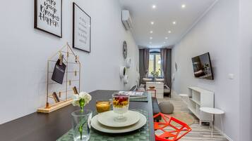 Studio Ville, 1 grand lit (4) | Bureau, système d’insonorisation, fer et planche à repasser