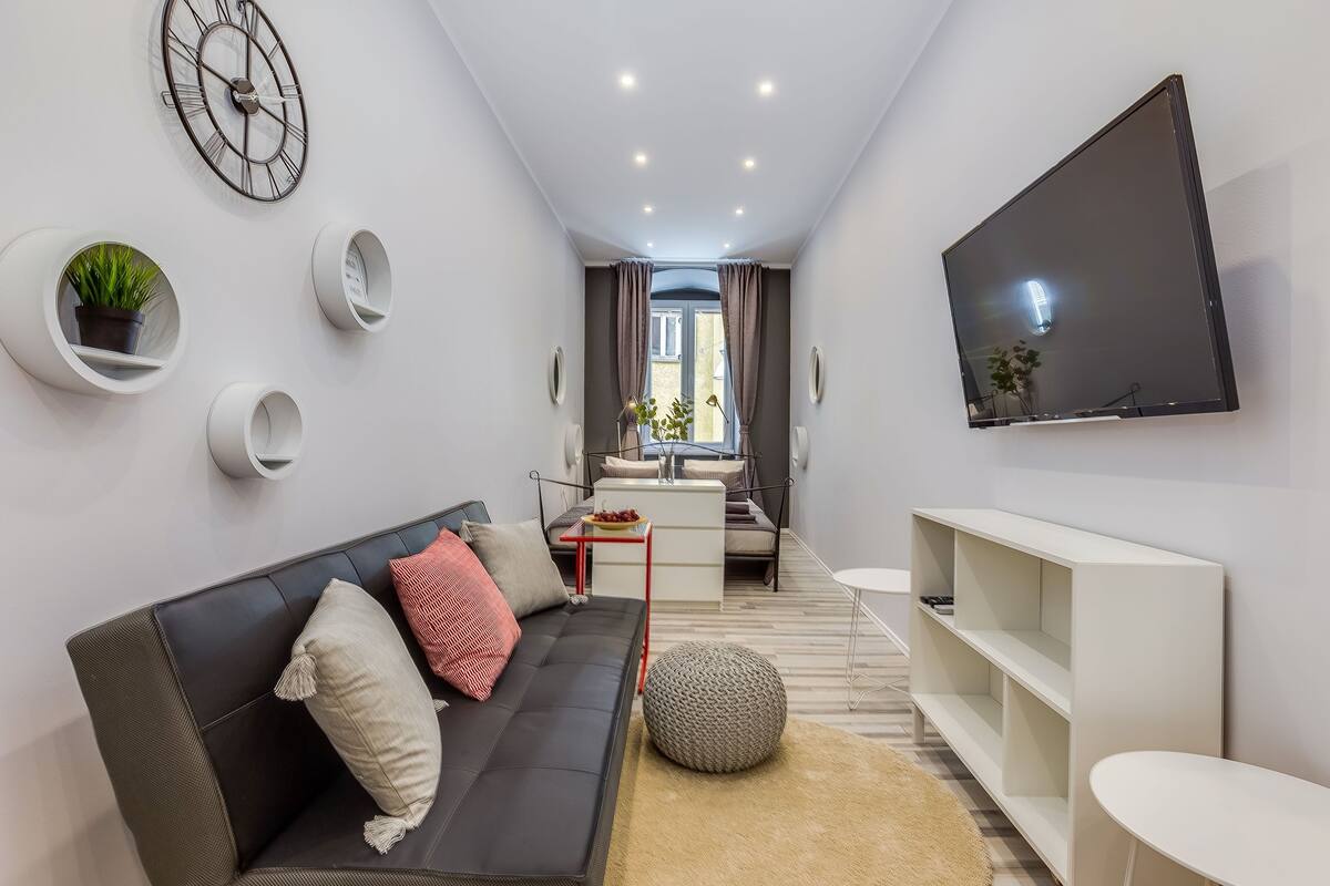 Estudio urbano, 1 cama Queen size (4) | Escritorio, insonorización, tabla de planchar con plancha y wifi gratis 