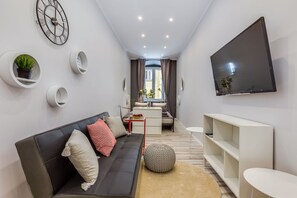 Estudio City, 1 cama de matrimonio (4) | Escritorio, sistema de insonorización, tabla de planchar con plancha