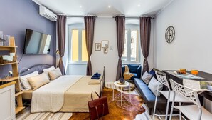 City Studio, 1 Queen Bed (2) - Main Square Studios (Rijeka)