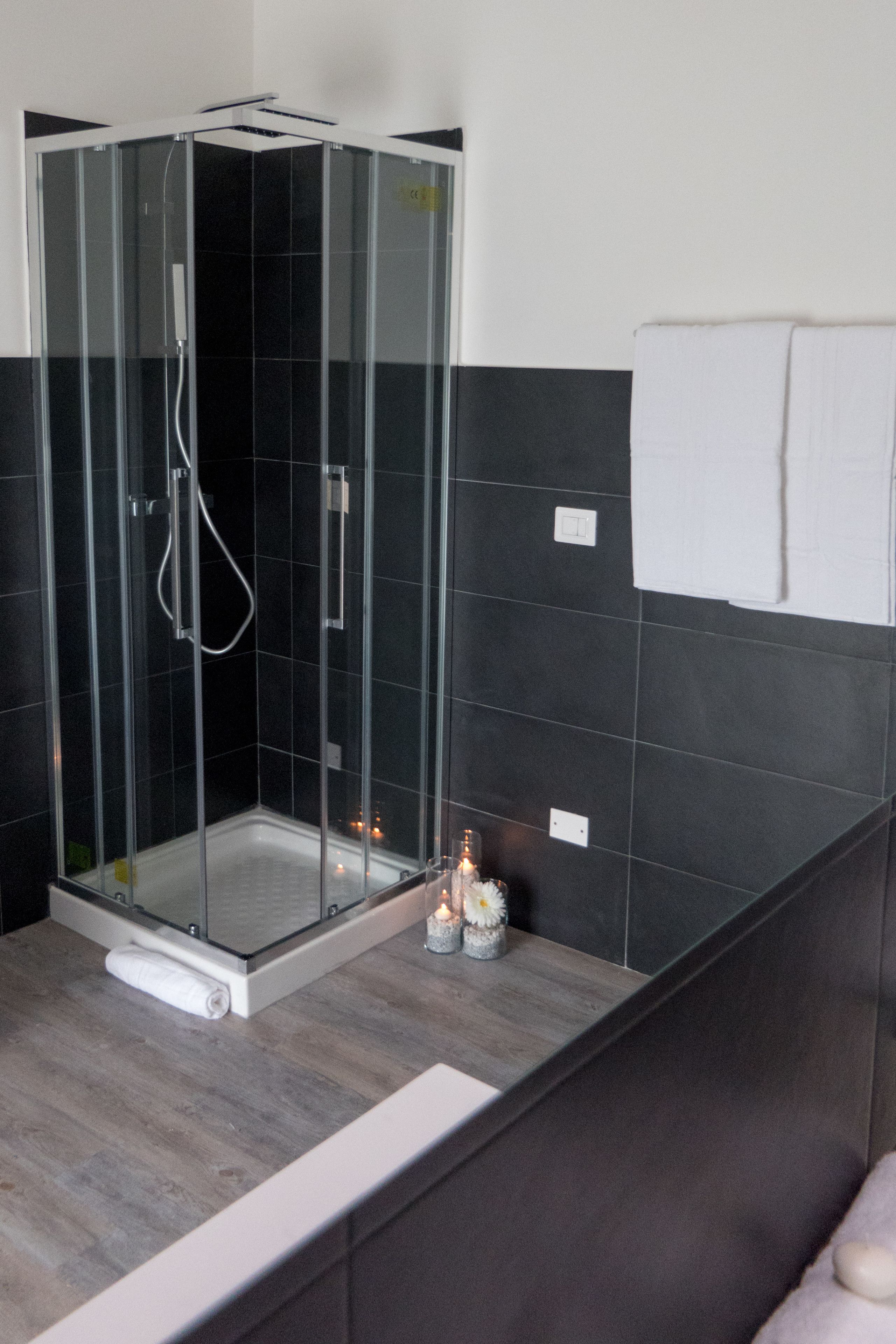 Chambre, 1 très grand lit (King) | Salle de bain