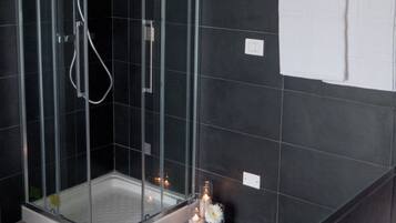 Chambre, 1 trĂšs grand lit (King) | Salle de bain