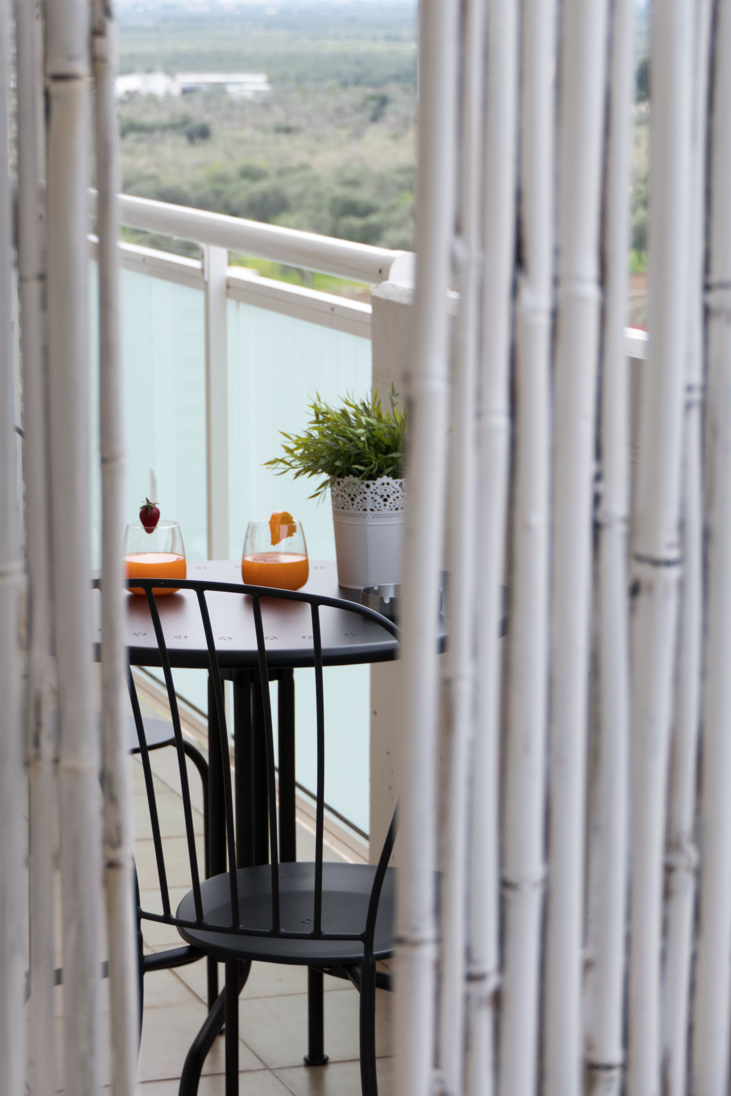 GATE 5 | Biancheria da letto di alta qualità, una scrivania, postazione laptop