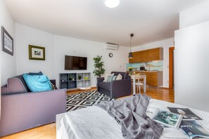 City Studio, City View (1) | Desk, soundproofing, iron/ironing board, free WiFi - Main Street Apartments (Rijeka)