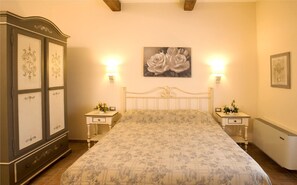 Double Room | Premium bedding, minibar, individually decorated, individually furnished - Agriturismo Le Cascatelle (Manciano)