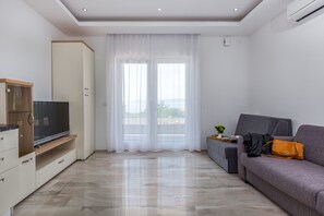 Studio | Wohnbereich | Flachbildfernseher