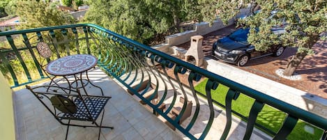 Deluxe Apartment | Balcony