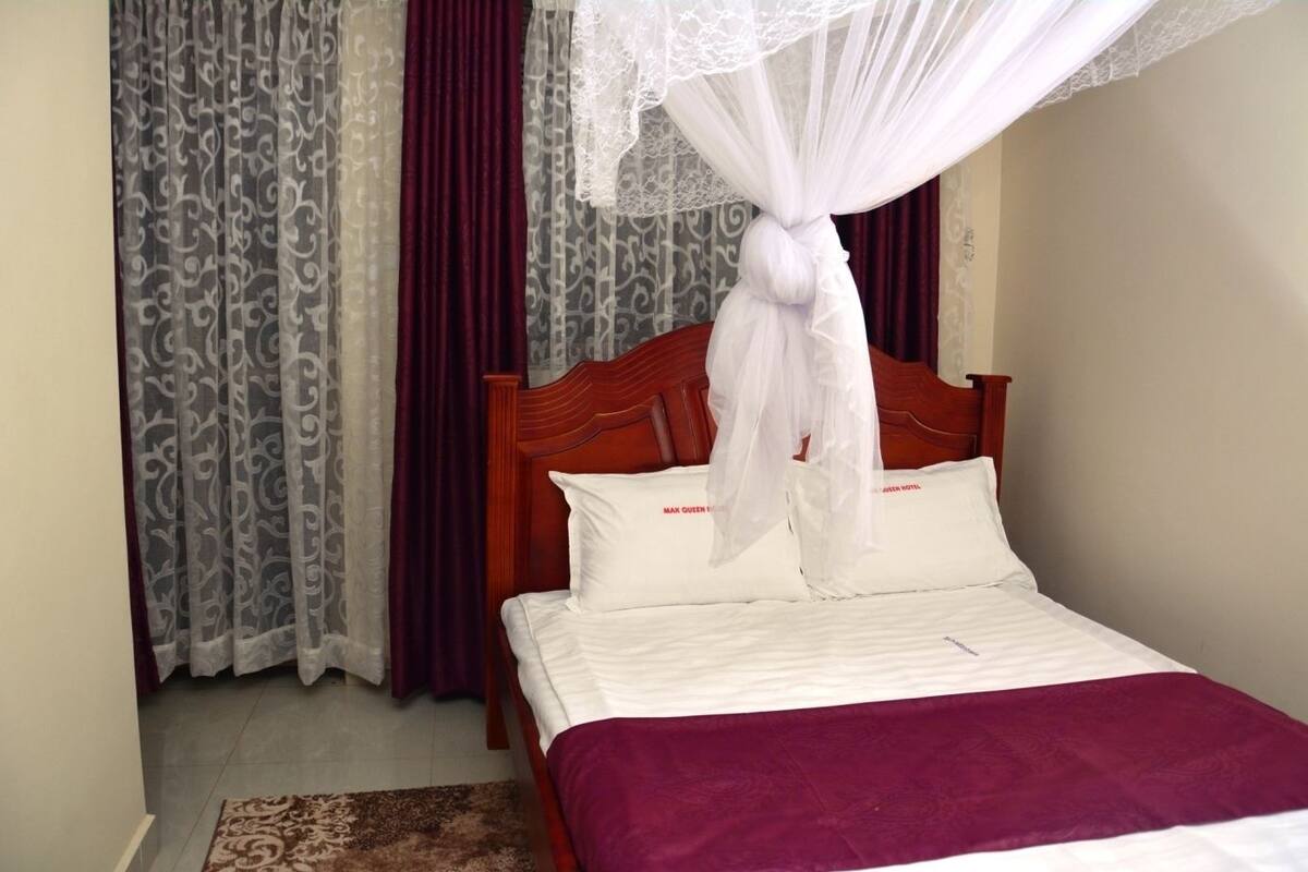 Single Room | Desk, soundproofing, WiFi (free)