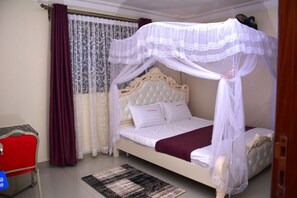 Double Room | Desk, soundproofing, free WiFi - Mak-Queen Hotel (Kampala)