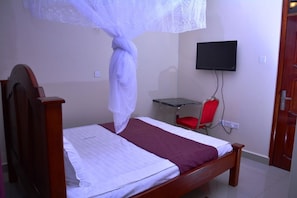 Living area - Mak-Queen Hotel (Kampala)