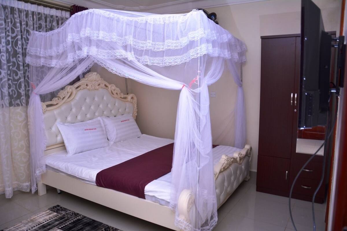Double Room | Desk, soundproofing, WiFi (free)