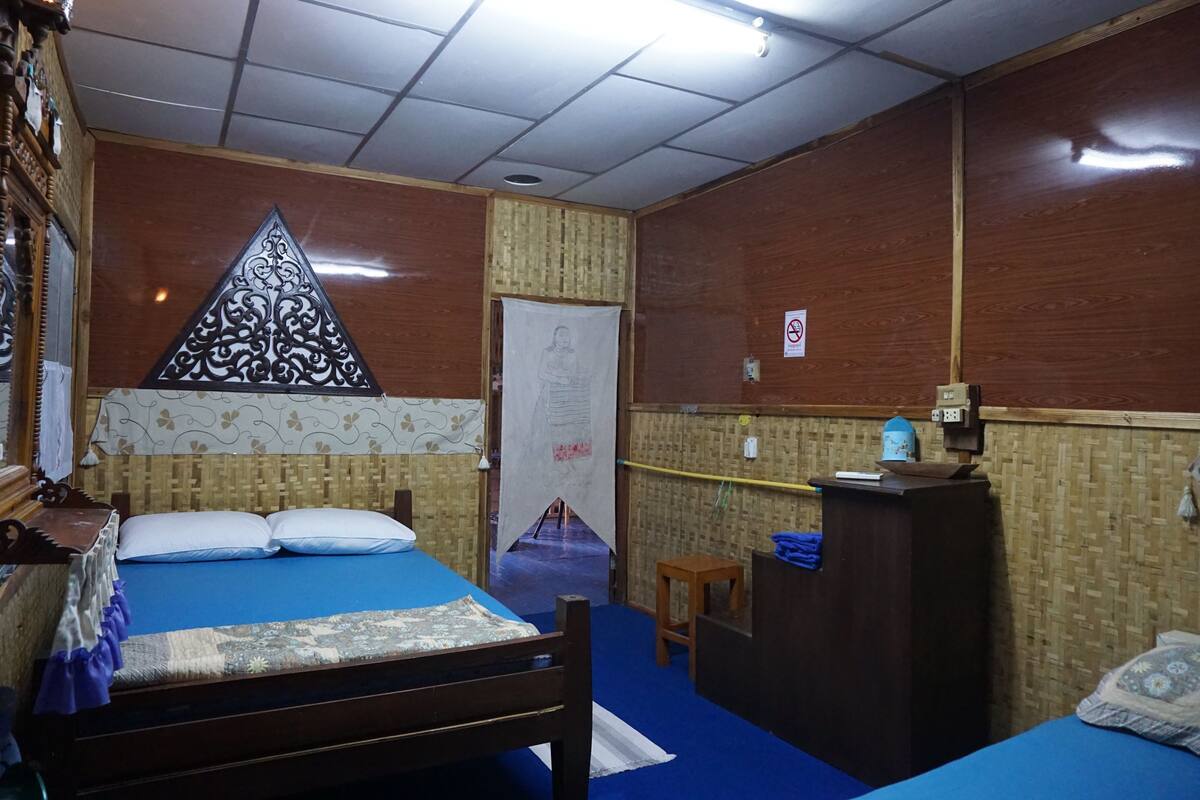 Standard Air-Con Room - Shared Bathroom | Free WiFi