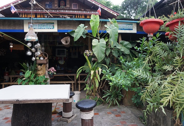 Terrace/patio - Yongma Homestay (Phrae)