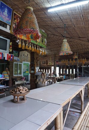 Lobby sitting area - Yongma Homestay (Phrae)