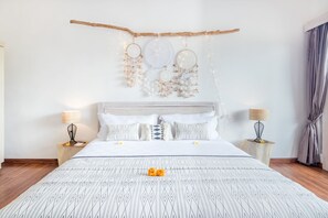 4 bedrooms, in-room safe, soundproofing, iron/ironing board - Villa Maviba Seminyak (Seminyak)
