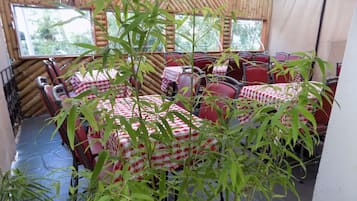 Spécialités Cuisine locale et internationale