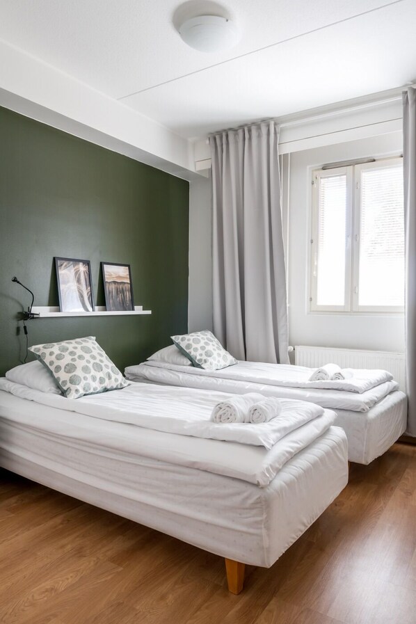 1 dormitorio, cortinas opacas, sistema de insonorización