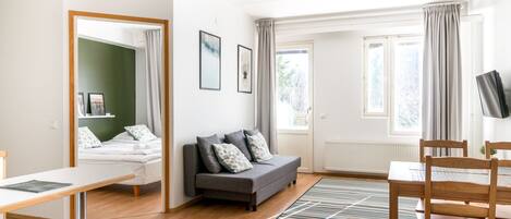 Apartamento standard, 1 quarto, sauna seca | Área de estar | Smart TV