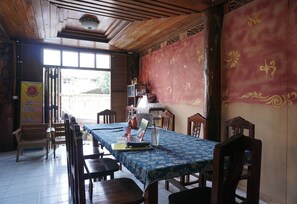 Colazione a pagamento, servita tutte le mattine