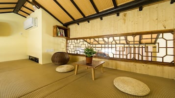 Loft(Chinese Citizen Only) | Rollaway beds, free WiFi