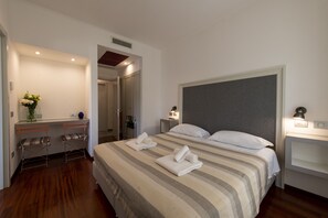 Standard Double or Twin Room | Minibar, in-room safe, desk, soundproofing - Guest House Al Conservatorio (Rome)