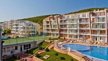 Seasonal outdoor pool