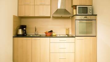 Studio | Private kitchen | Fridge, microwave, stovetop, electric kettle
