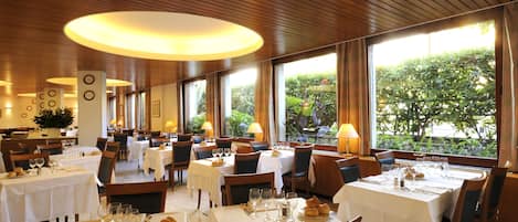 مطعم