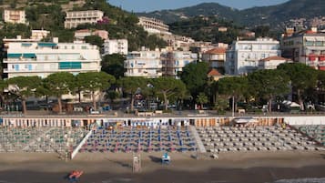 Lettini da mare, ombrelloni, teli da spiaggia