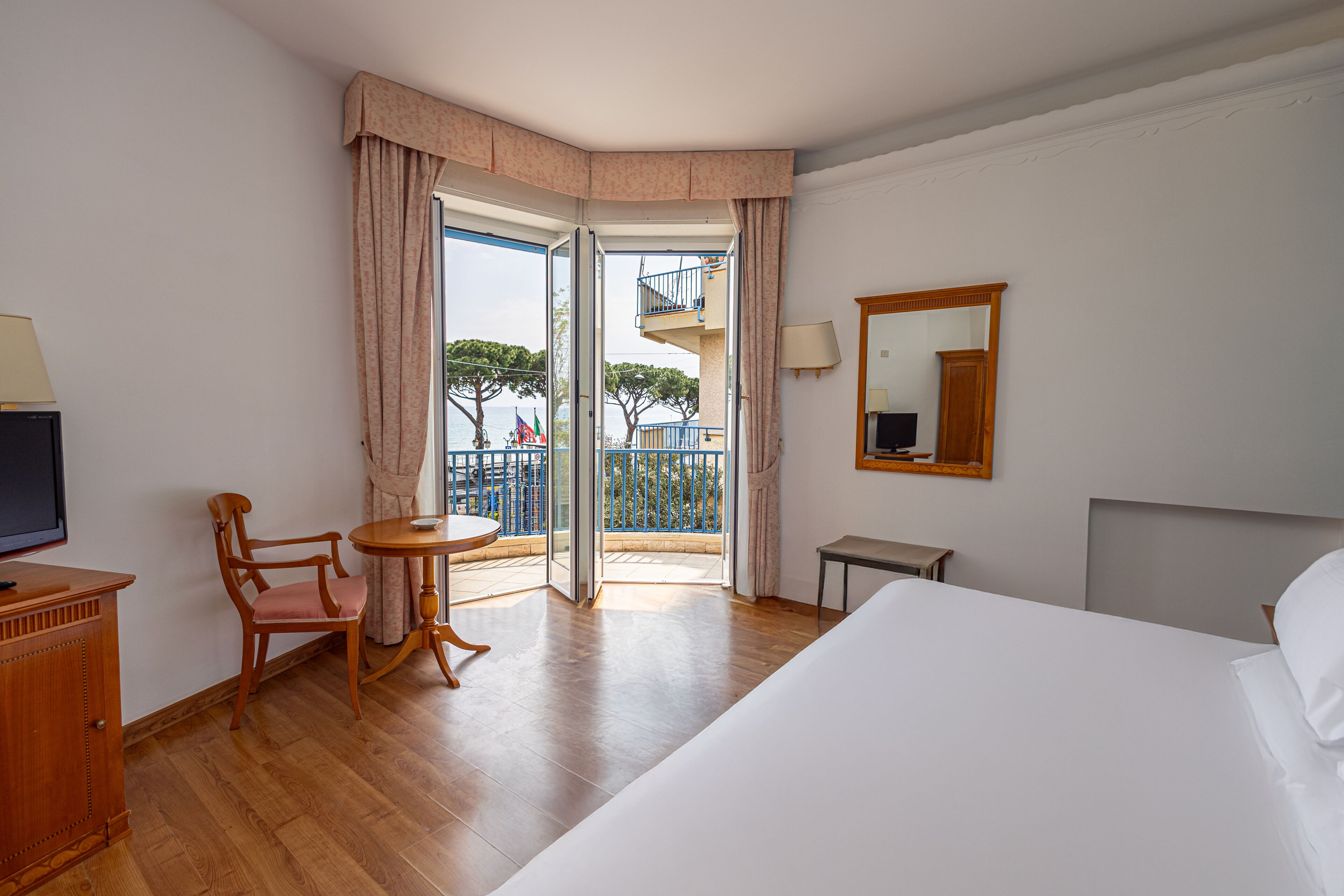 1 bedroom, minibar, in-room safe, desk